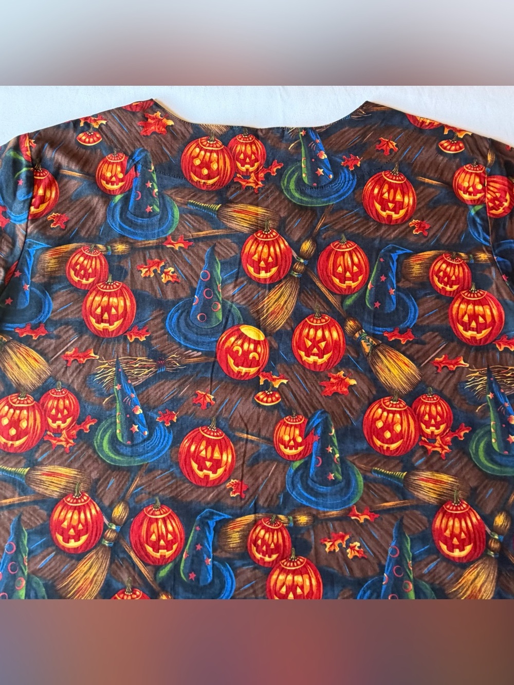 VTG Halloween Scrub Top Jack O Lantern Pumpkins Witch Hats Short Sleeve Size 4X - Picture 15 of 16